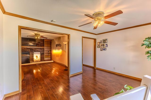 2115 S Hedgewood Drive, Bolivar, MO 65613