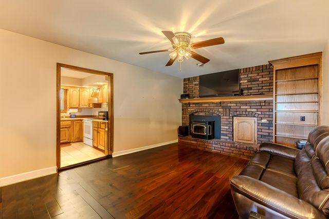 2115 S Hedgewood Drive, Bolivar, MO 65613