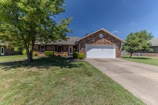 2115 S Hedgewood Drive, Bolivar, MO 65613