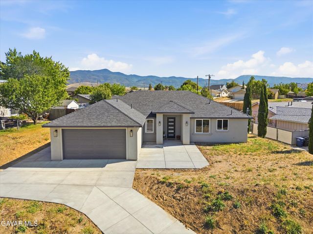 20112 Clubview Drive, Tehachapi, CA 93561