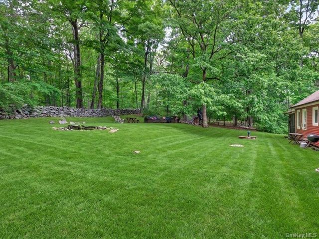 33 Willow Trail Court, Carmel, NY 10512