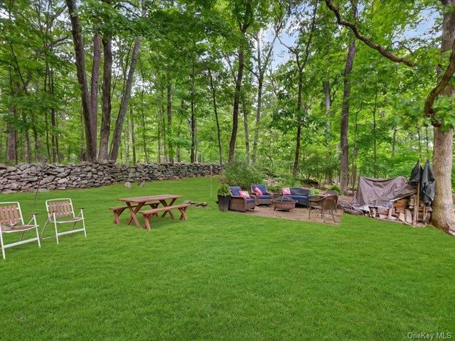 33 Willow Trail Court, Carmel, NY 10512