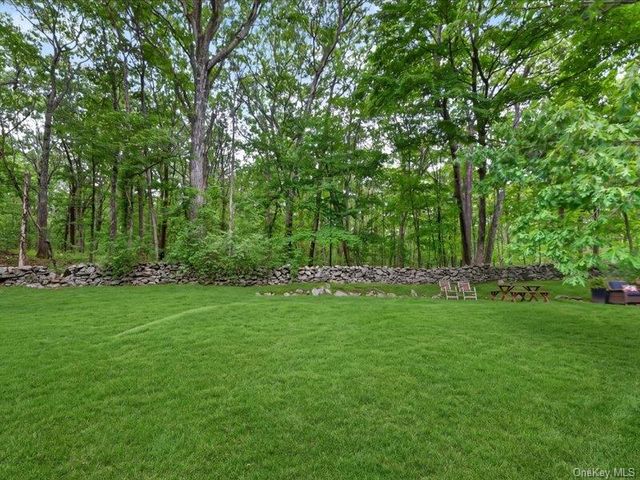 33 Willow Trail Court, Carmel, NY 10512