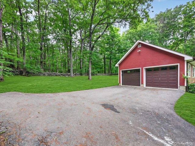 33 Willow Trail Court, Carmel, NY 10512