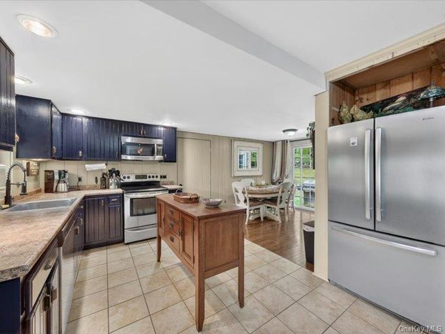 33 Willow Trail Court, Carmel, NY 10512