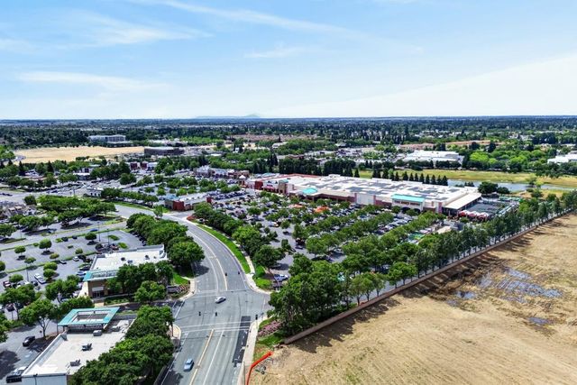 9028 Willowberry Way, Elk Grove, CA 95758