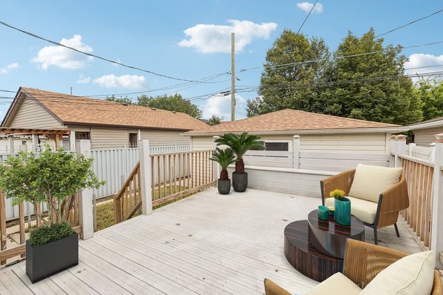 10513 S Avenue E, Chicago, IL 60617