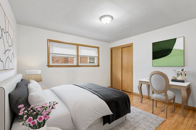 10513 S Avenue E, Chicago, IL 60617