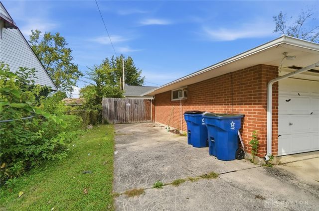 5641 Shady Oak Street, Huber Heights, OH 45424