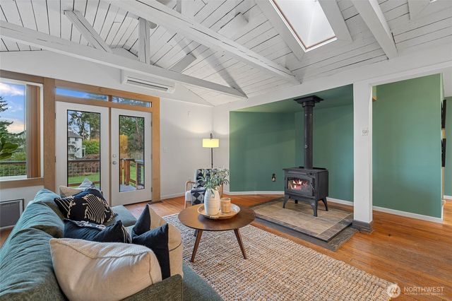 6897 Helena Street, Clinton, WA 98236