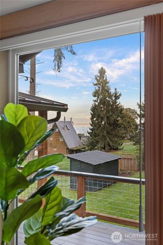 6897 Helena Street, Clinton, WA 98236