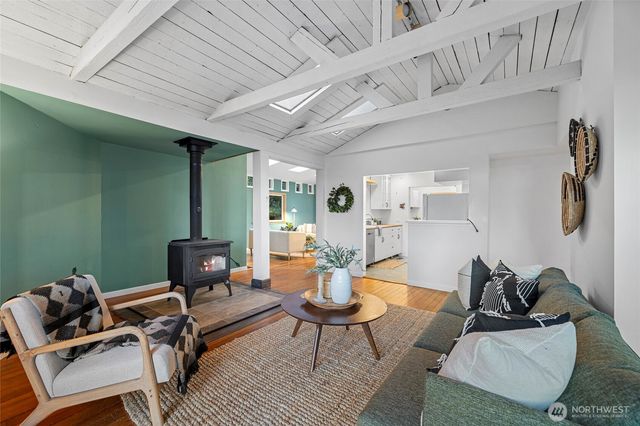 6897 Helena Street, Clinton, WA 98236