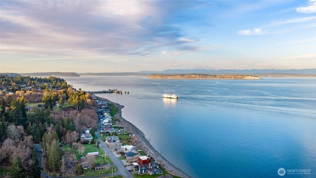 6897 Helena Street, Clinton, WA 98236