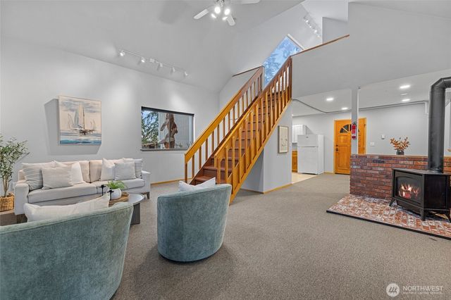 6897 Helena Street, Clinton, WA 98236