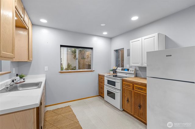 6897 Helena Street, Clinton, WA 98236