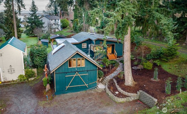 6897 Helena Street, Clinton, WA 98236