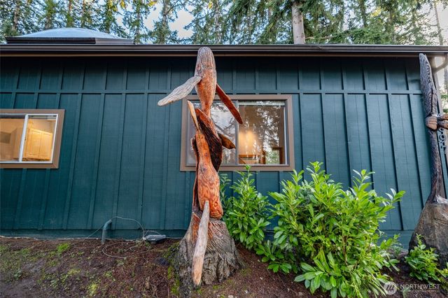 6897 Helena Street, Clinton, WA 98236