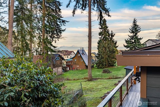 6897 Helena Street, Clinton, WA 98236