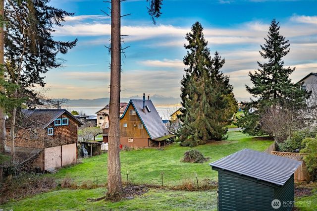 6897 Helena Street, Clinton, WA 98236