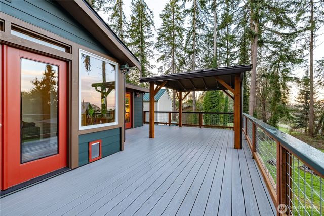 6897 Helena Street, Clinton, WA 98236