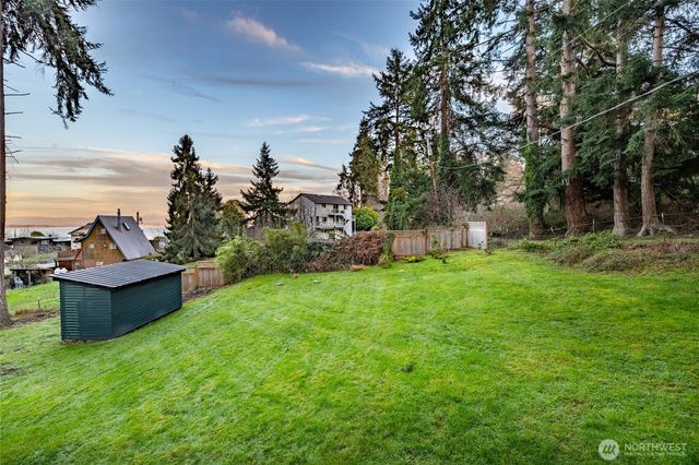 6897 Helena Street, Clinton, WA 98236