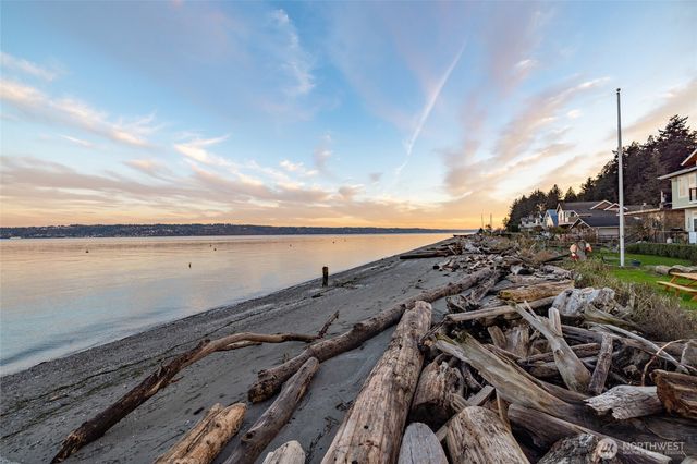 6897 Helena Street, Clinton, WA 98236