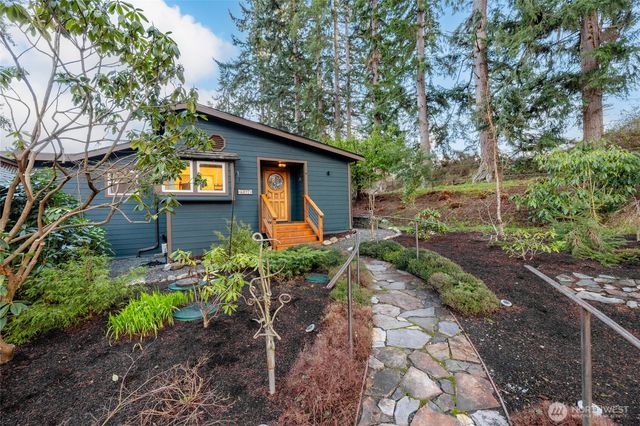 6897 Helena Street, Clinton, WA 98236