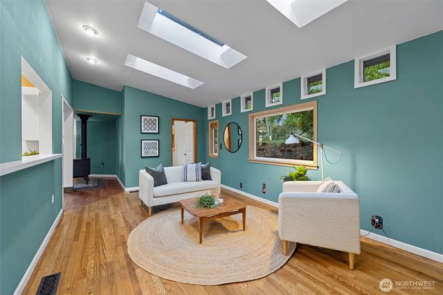 6897 Helena Street, Clinton, WA 98236