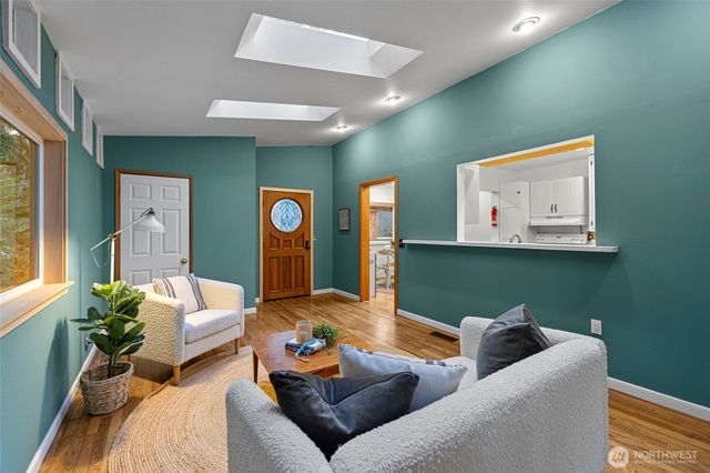 6897 Helena Street, Clinton, WA 98236