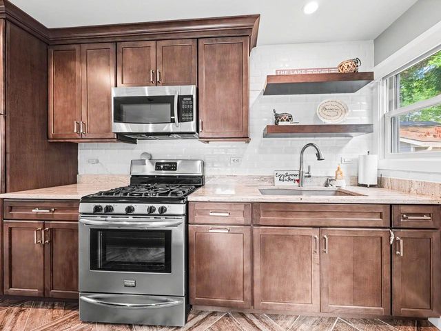 N2446 Knollwood DRIVE, Lake Geneva, WI 53147