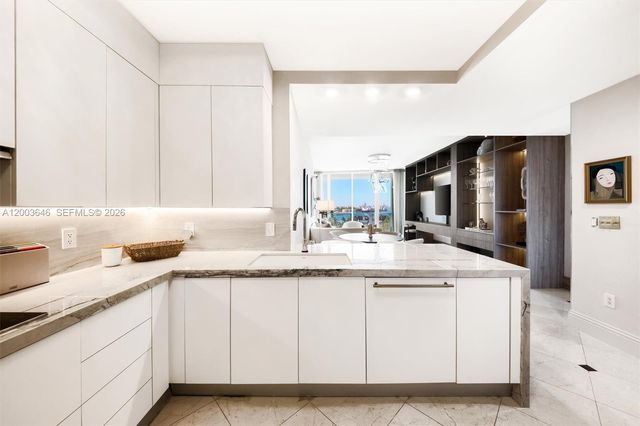 100 S Pointe Dr 702, Miami Beach, FL 33139