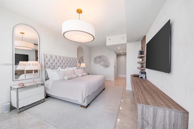 100 S Pointe Dr 702, Miami Beach, FL 33139