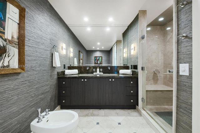 100 S Pointe Dr 702, Miami Beach, FL 33139