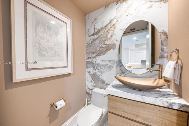 100 S Pointe Dr 702, Miami Beach, FL 33139