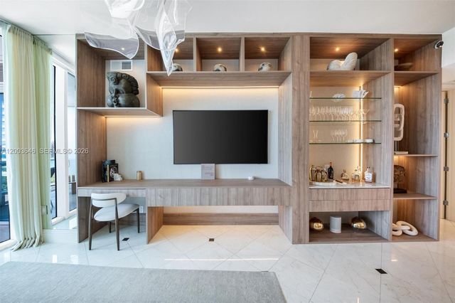 100 S Pointe Dr 702, Miami Beach, FL 33139