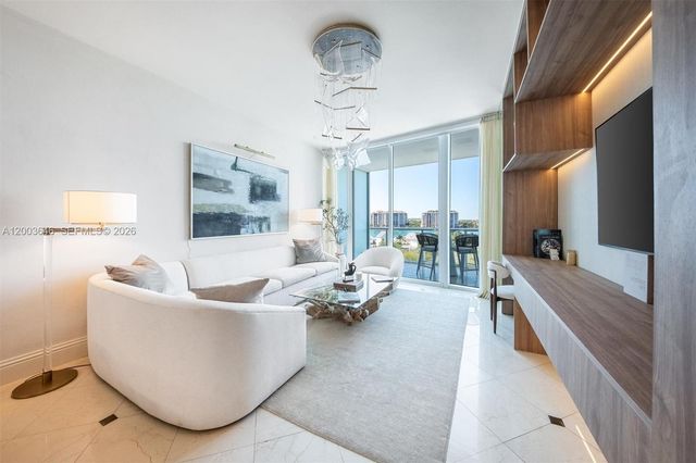 100 S Pointe Dr 702, Miami Beach, FL 33139