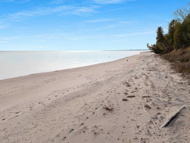 N1356 LAKESHORE ROAD, Kewaunee, WI 54216