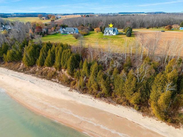 N1356 LAKESHORE ROAD, Kewaunee, WI 54216