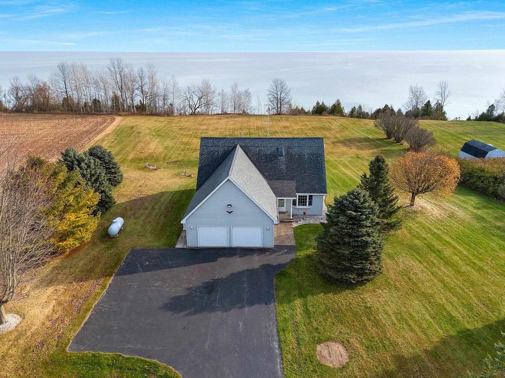N1356 LAKESHORE ROAD, Kewaunee, WI 54216