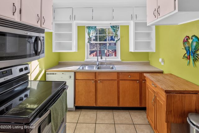 6407 S 2nd St, Louisville, KY 40214