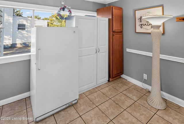 6407 S 2nd St, Louisville, KY 40214
