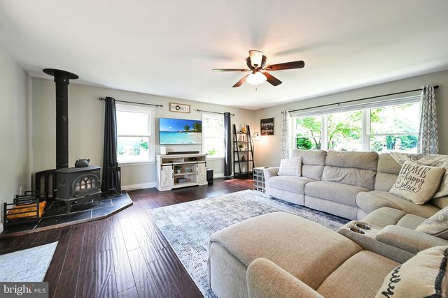 48 TALL TIMBER LN, Burlington, NJ 08016