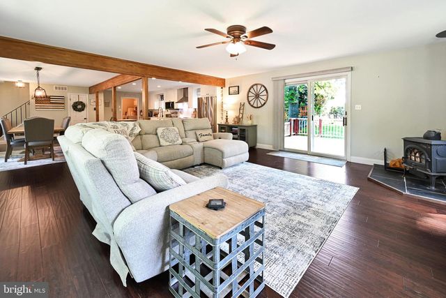 48 TALL TIMBER LN, Burlington, NJ 08016