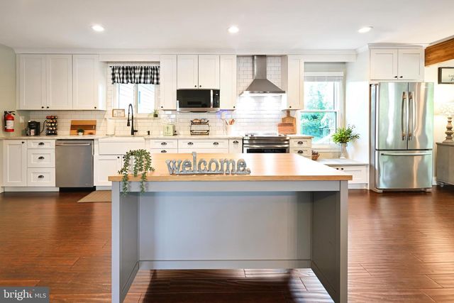 48 TALL TIMBER LN, Burlington, NJ 08016