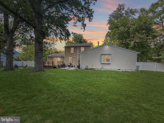 48 TALL TIMBER LN, Burlington, NJ 08016