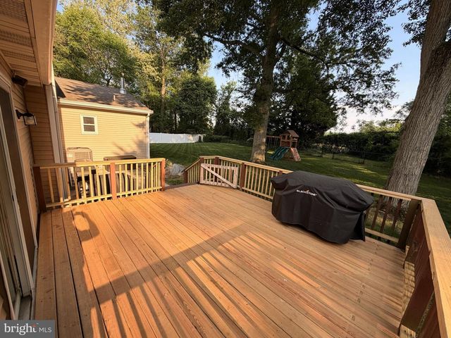 48 TALL TIMBER LN, Burlington, NJ 08016