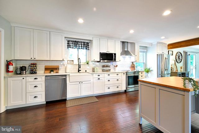 48 TALL TIMBER LN, Burlington, NJ 08016