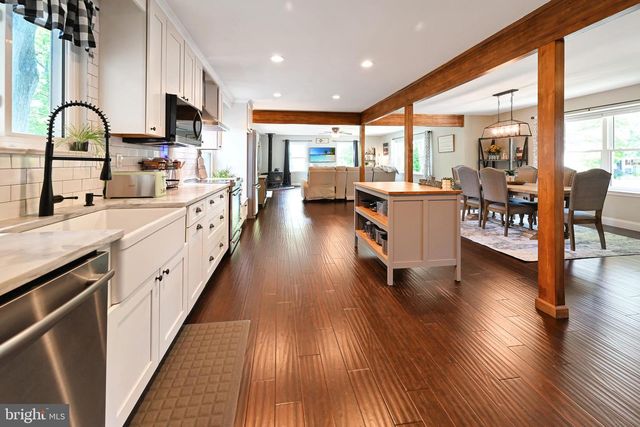 48 TALL TIMBER LN, Burlington, NJ 08016