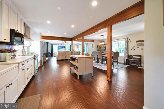 48 TALL TIMBER LN, Burlington, NJ 08016