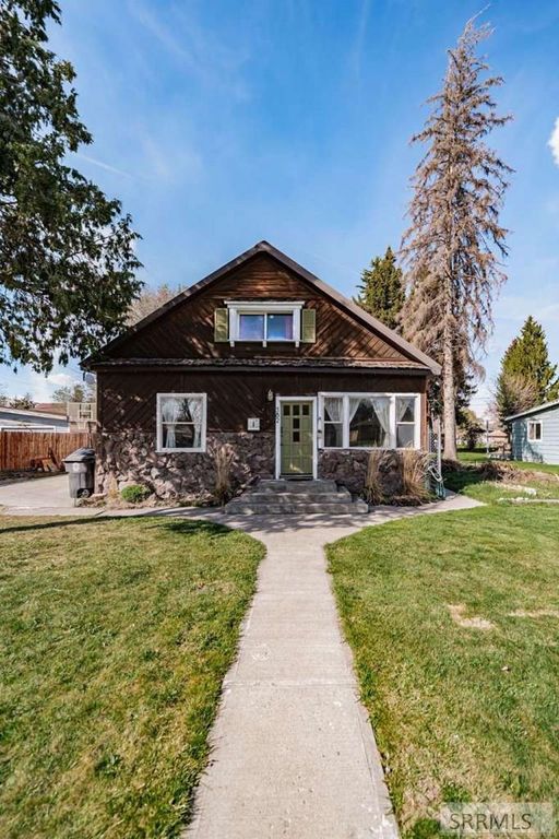 Image 3 of property listing at 382 W 1st N, Rigby, ID 83442